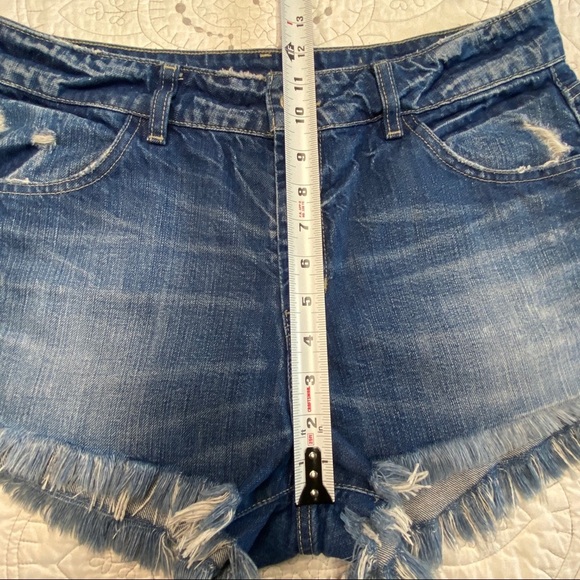 Guess Size 31 Raw Hem Distressed Blue Denim Shorts - Picture 9 of 11